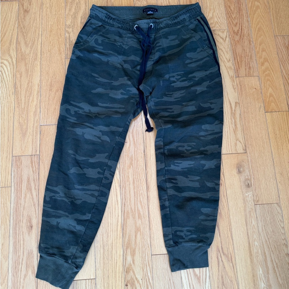 Sanctuary Green Camouflage sweatpants joggers ankle camo medium